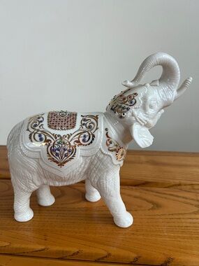 Discontinued Lenox Jewels of the Palace Ivory Porcelain Elephant Figurine